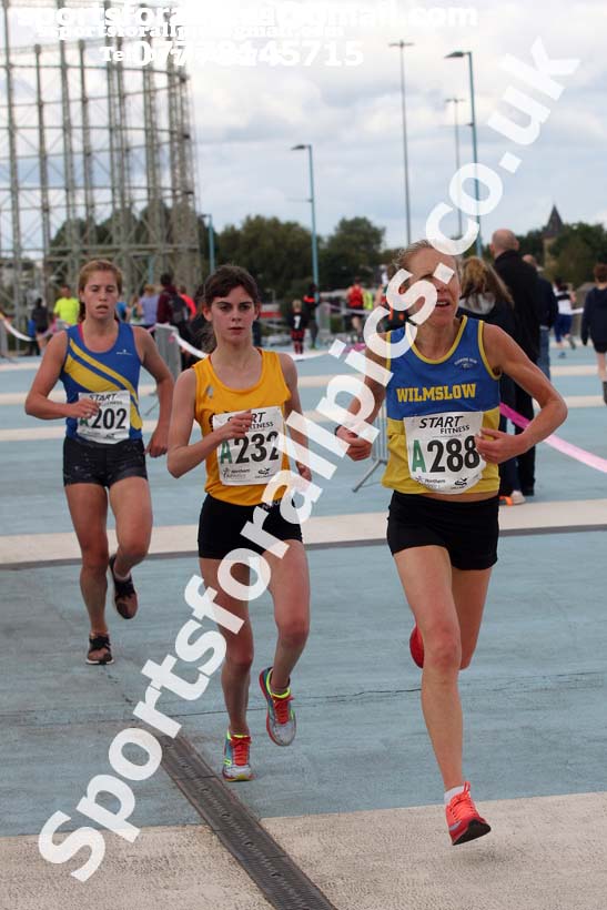 Senior womens 4 stage relay, Northern Senior 6 and 4 and Junior Stage Road Relays, SportsCity, Manchester. Photo:  David T. Hewitson/Sports for All Pics
